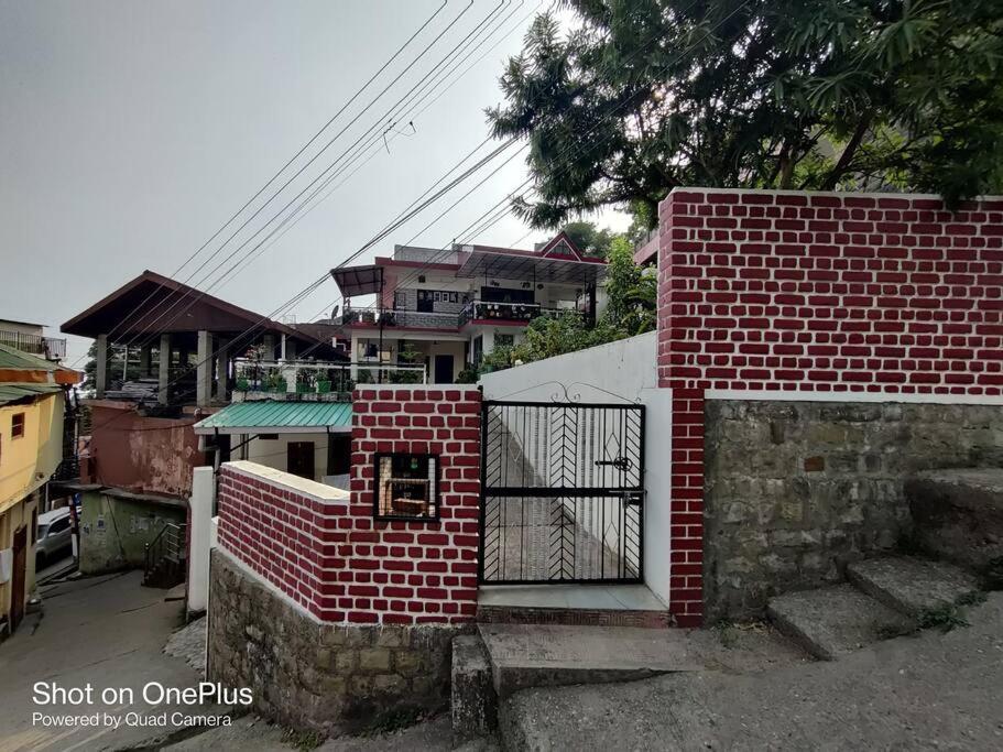 The Wintercrest Villa Dharamshala Esterno foto